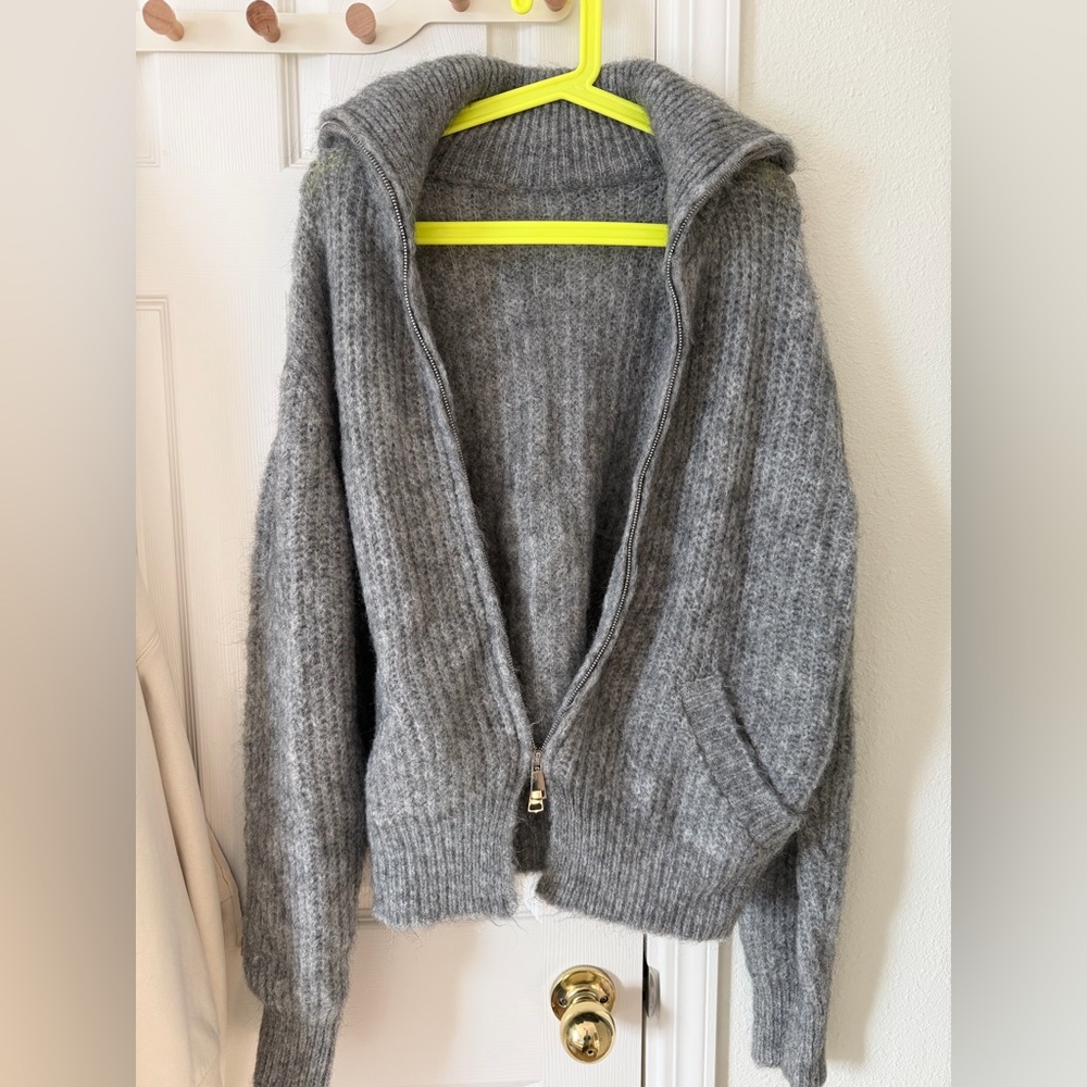 Elegant Gray Women's Cardigan